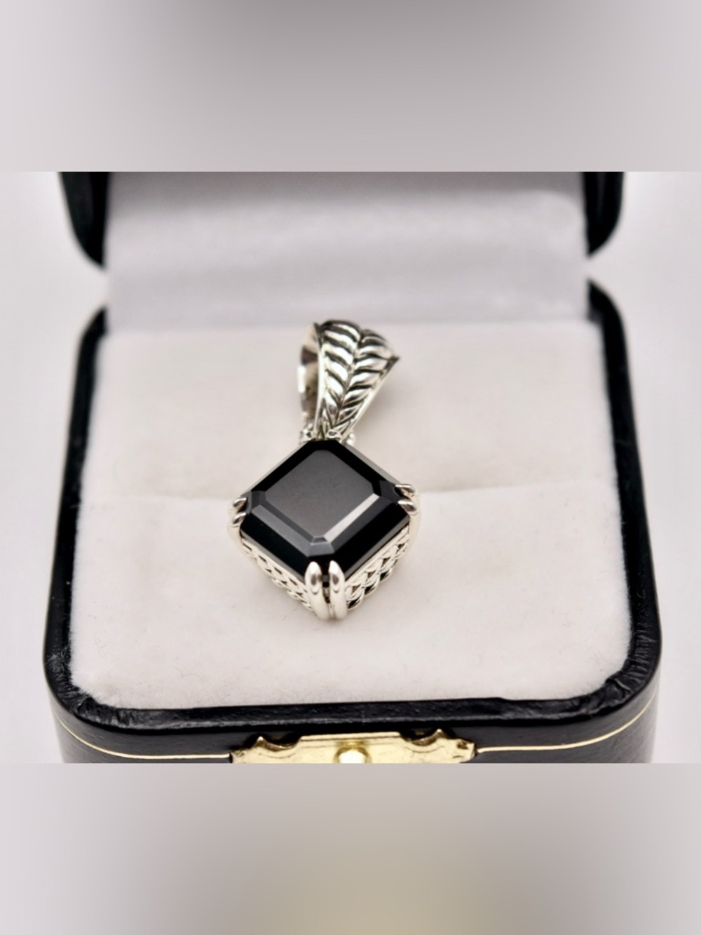 JAI Gemstone Pendant Enhancer